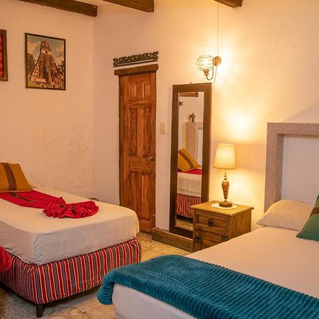 Nikikot Hostel & Hotel Antigua Bagian luar foto