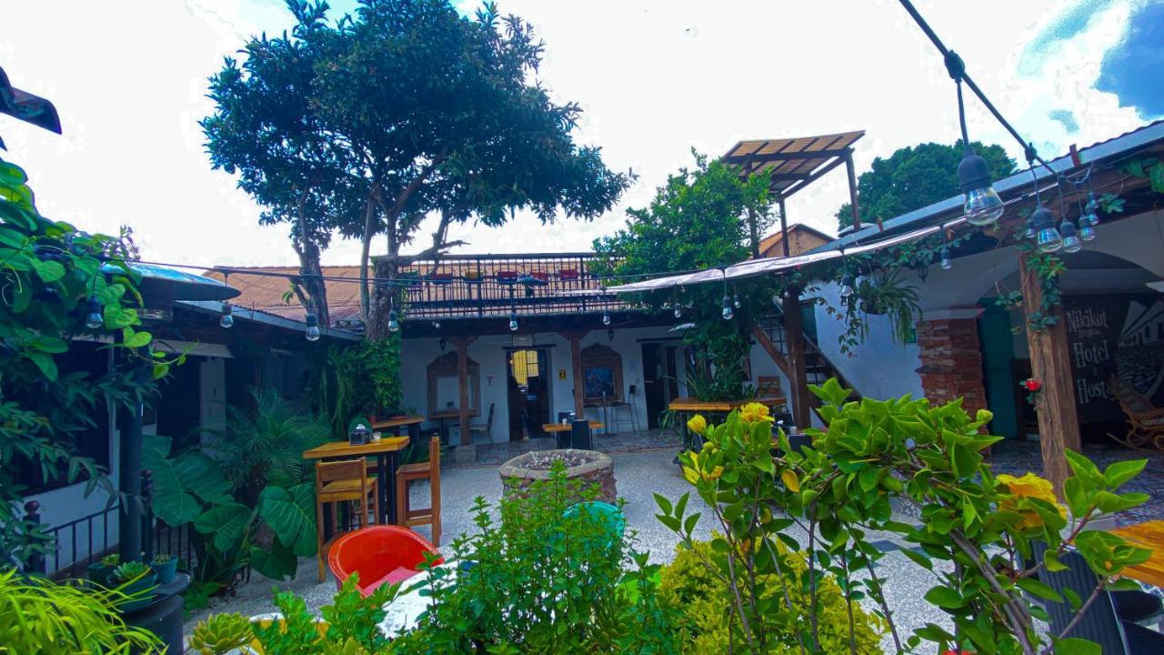 Nikikot Hostel & Hotel Antigua Bagian luar foto