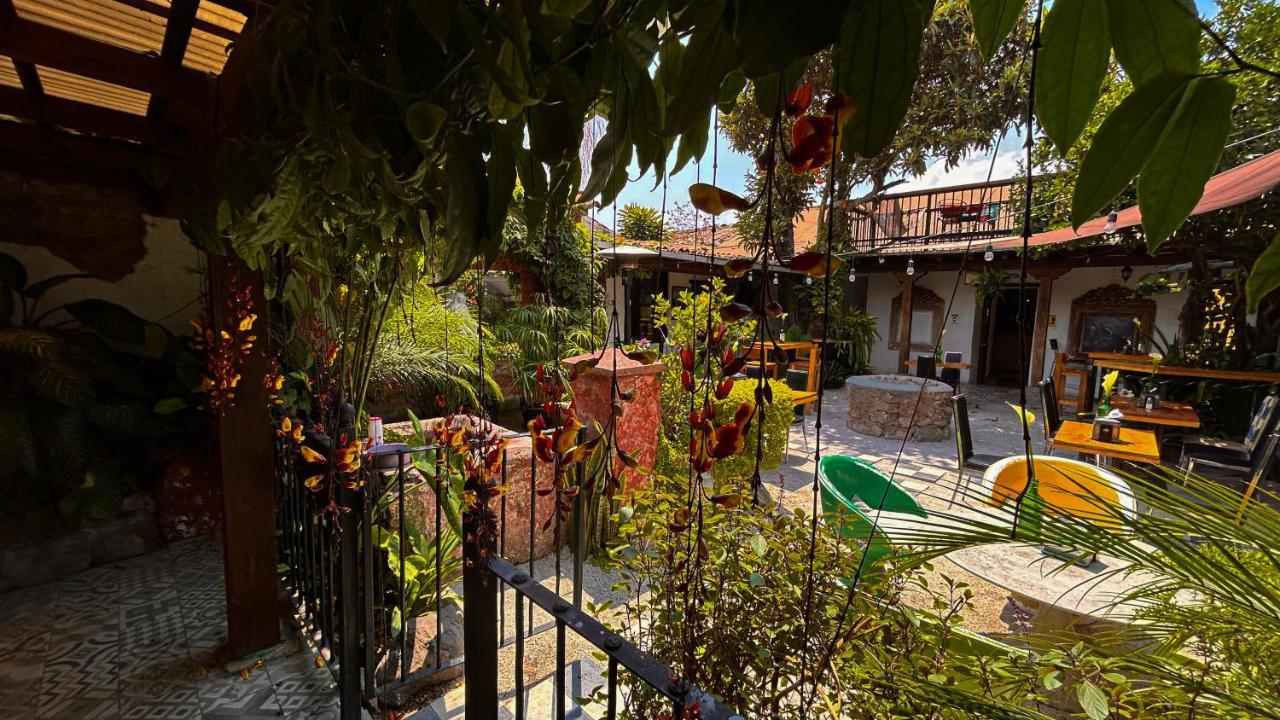Nikikot Hostel & Hotel Antigua Bagian luar foto