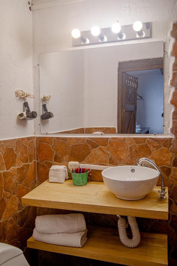 Nikikot Hostel & Hotel Antigua Bagian luar foto