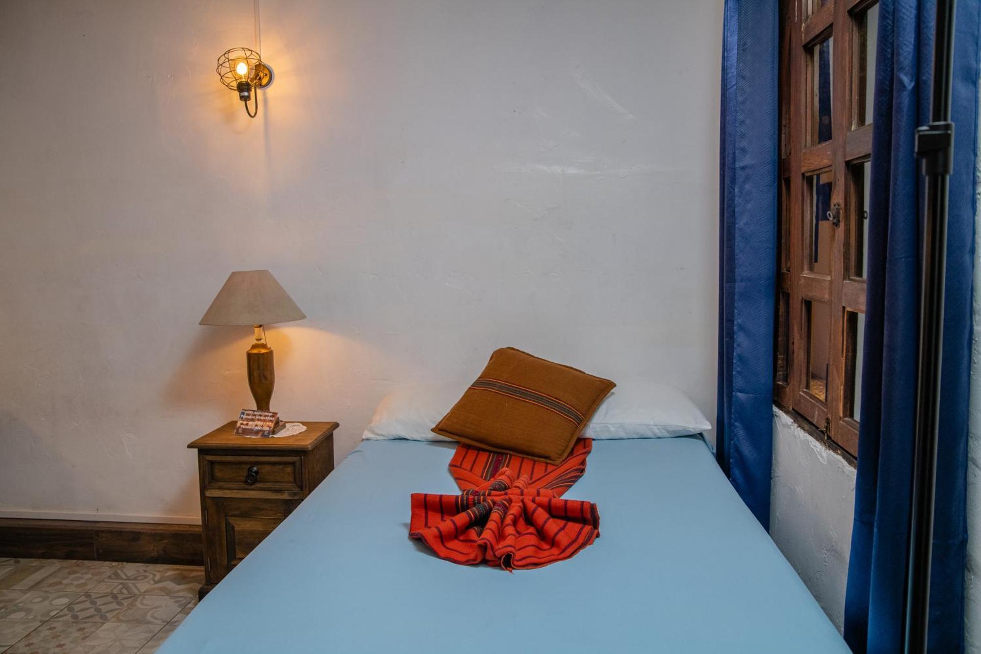 Nikikot Hostel & Hotel Antigua Bagian luar foto